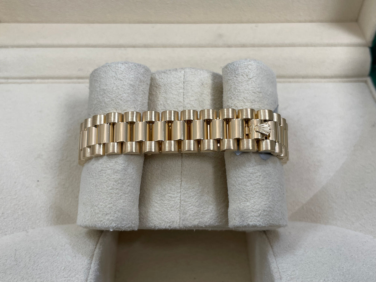 Rolex Yellow Gold Lady-Datejust - Fluted Bezel - Mother-Of-Pearl Diamond Dial - President Bracelet - 179178