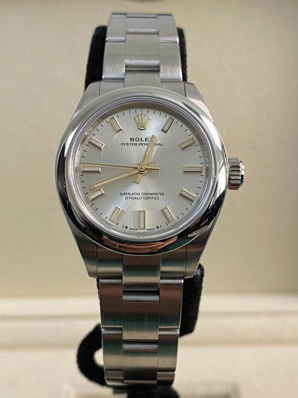 Rolex Oyster Perpetual 28 - 2024 - Domed Bezel - Silver Index Dial - Oyster Bracelet - 276200 *FULL SET*