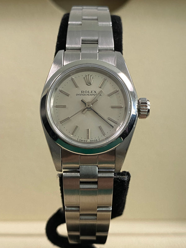 Rolex Oyster Perpetual 26 - 1996 - Domed Bezel - Silver Dial - 67180