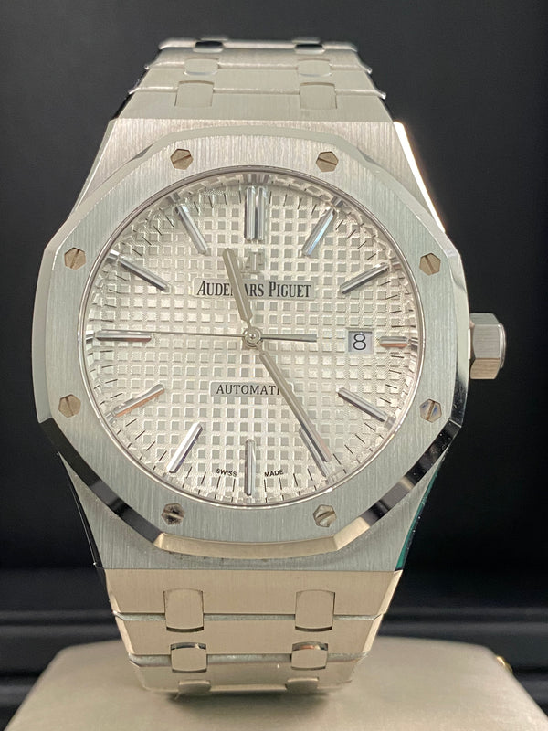 Audemars Piguet Royal Oak Self Winding - 2019 - White/Silver Dial - 15400ST *FULL SET*
