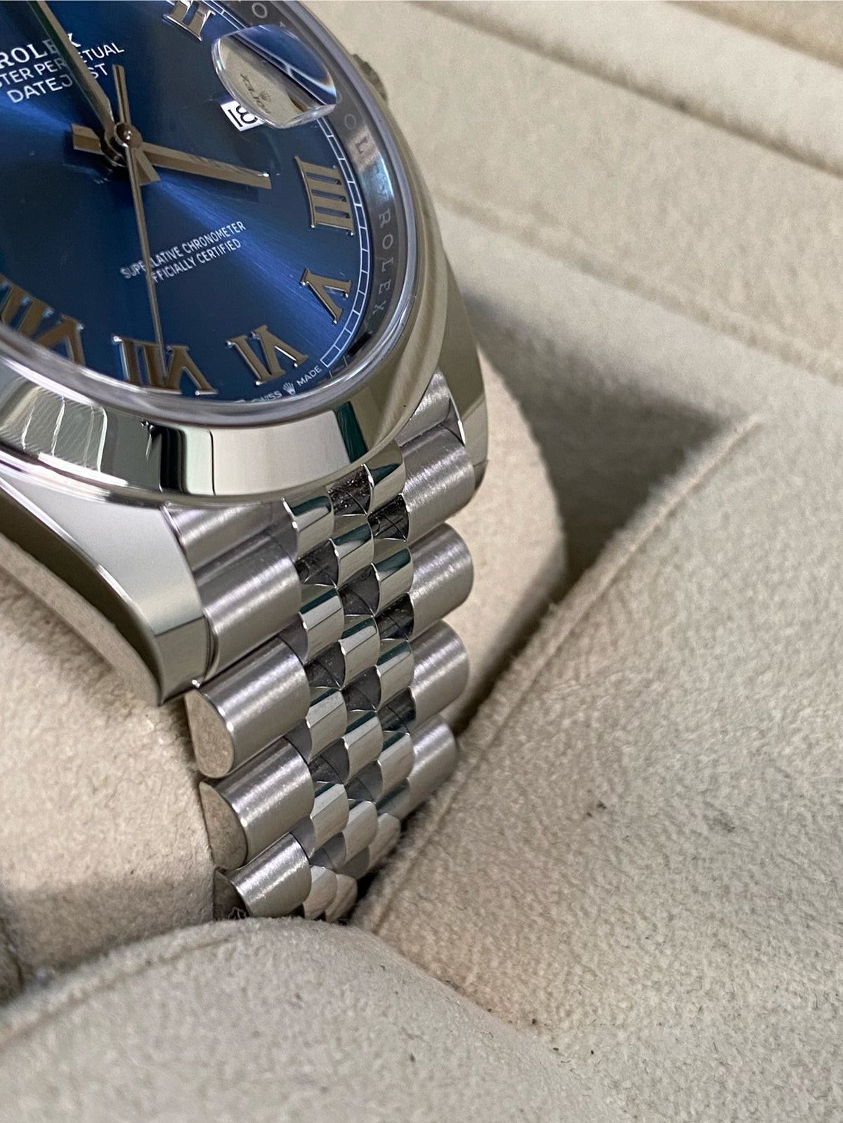 Rolex Steel Datejust 41 - 2025 - Smooth Bezel -Azzurro Blue Roman Dial - Jubilee Bracelet - 126300 *FULL SET*
