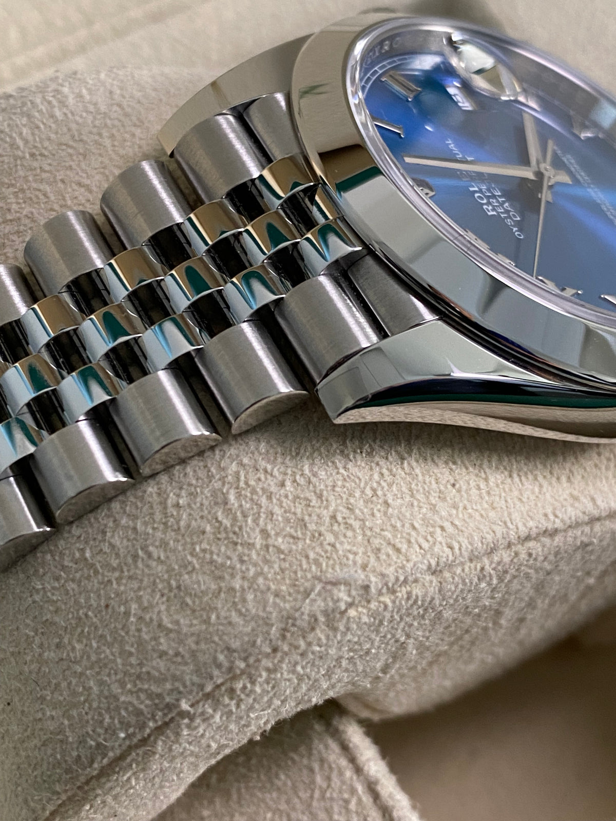 Rolex Steel Datejust 41 - 2025 - Smooth Bezel -Azzurro Blue Roman Dial - Jubilee Bracelet - 126300 *FULL SET*