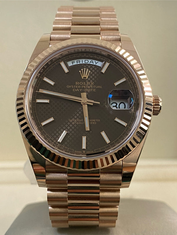 Rolex Everose Gold Day-Date 40 - 2022 - Fluted Bezel - Chocolate-Motif Dial - President Bracelet - 228235 *FULL SET*