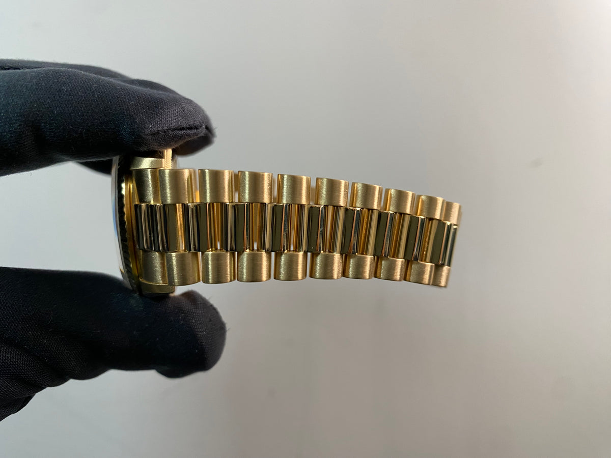 Rolex Yellow Gold Day-Date 36 - W serial - Fluted Bezel - Champagne Roman Dial - President Bracelet - 18238