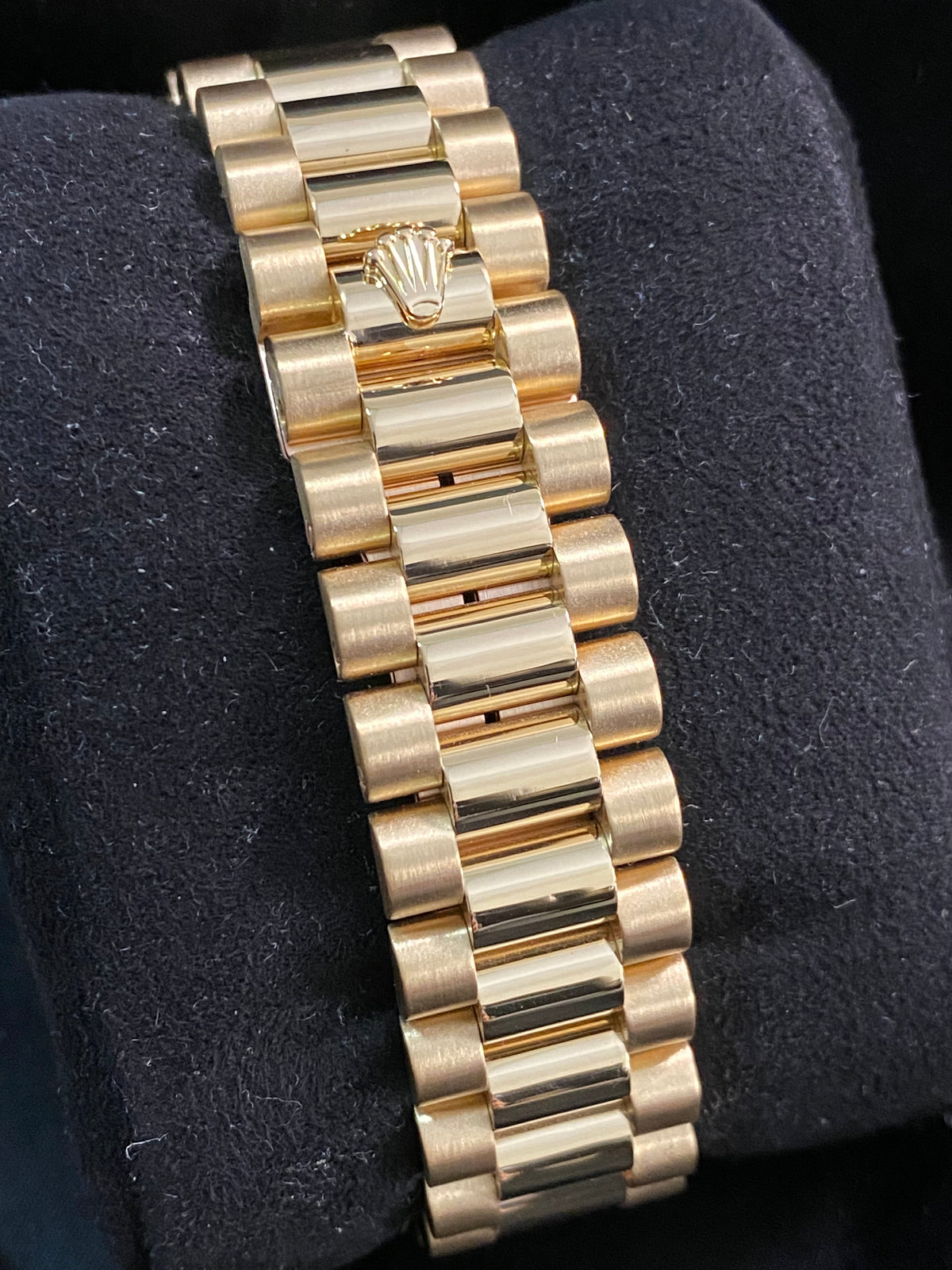 Rolex Yellow Gold Day-Date 36 - W serial - Fluted Bezel - Champagne Roman Dial - President Bracelet - 18238