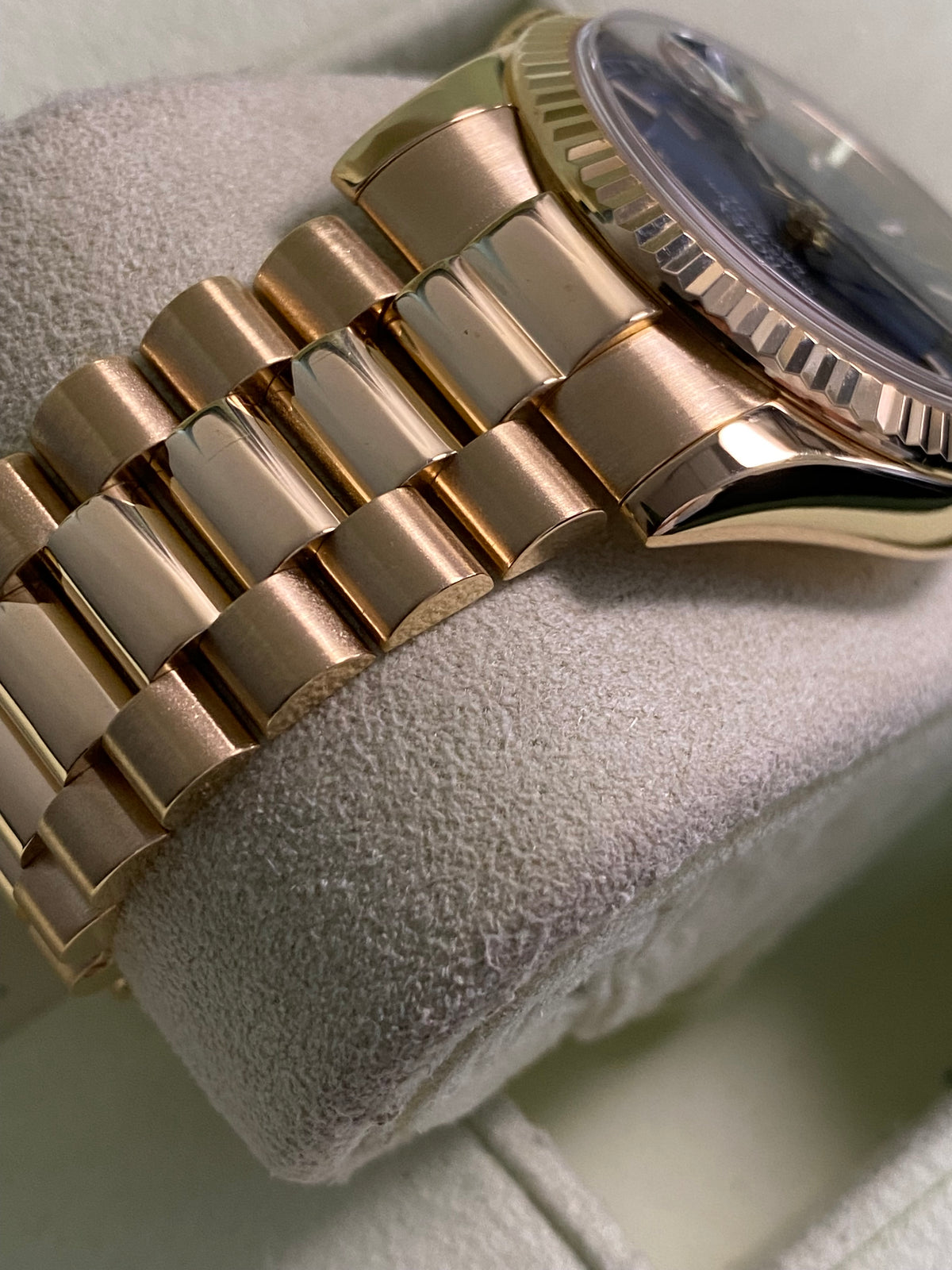 Rolex Yellow Gold Day-Date 36 - M serial - Fluted Bezel - Blue Index Dial - President Bracelet - 118238