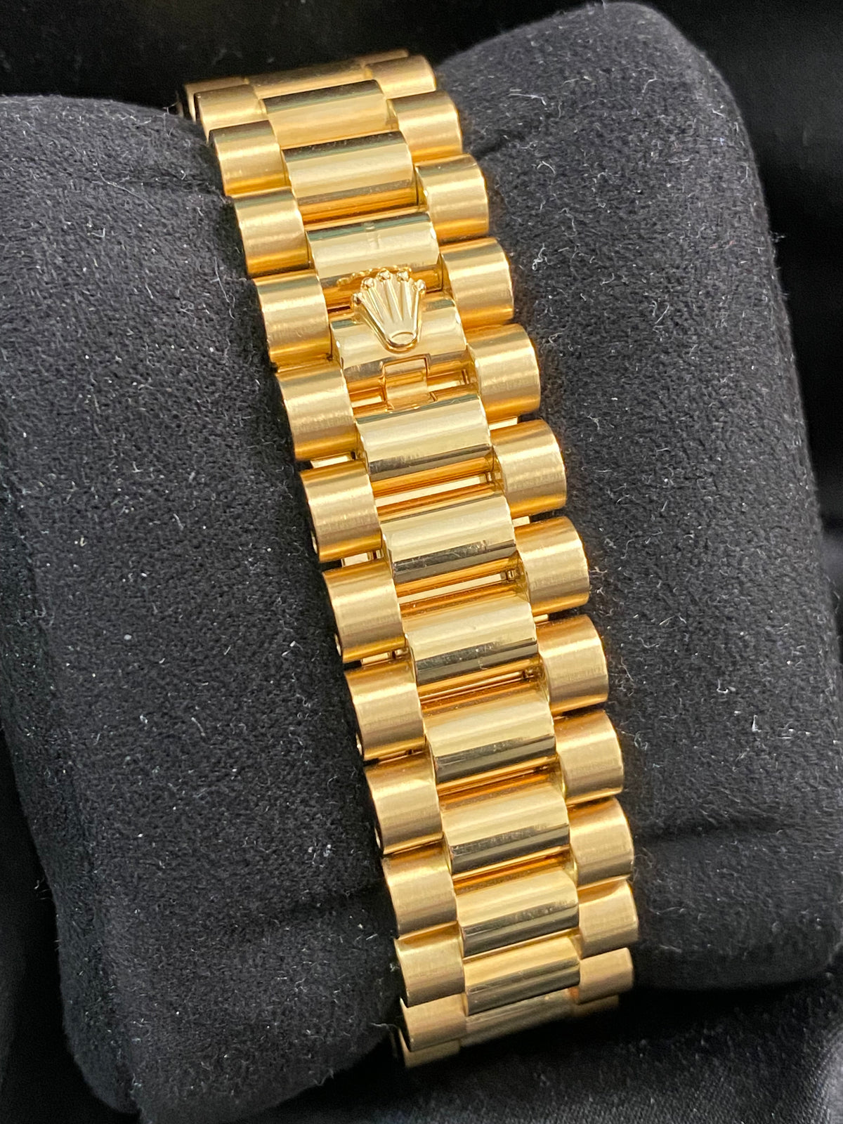 Rolex Yellow Gold Day-Date 36 - 2017 - Fluted Bezel - White Index Dial - President Bracelet - 118238 *UNPOLISHED*
