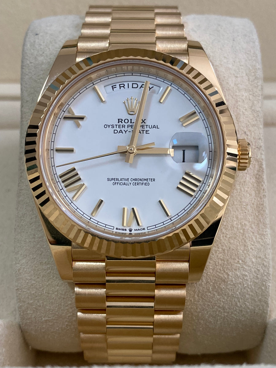 Rolex Oyster Perpetual 31 - 2023 - Domed Bezel - Celebration Dial - Oyster Bracelet - 277200