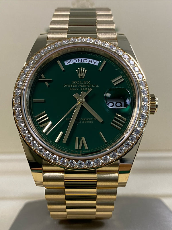Rolex Yellow Gold Day-Date 40 - 2022 - Diamond-set Bezel - Green Roman Dial - 228348RBR *FULL SET*