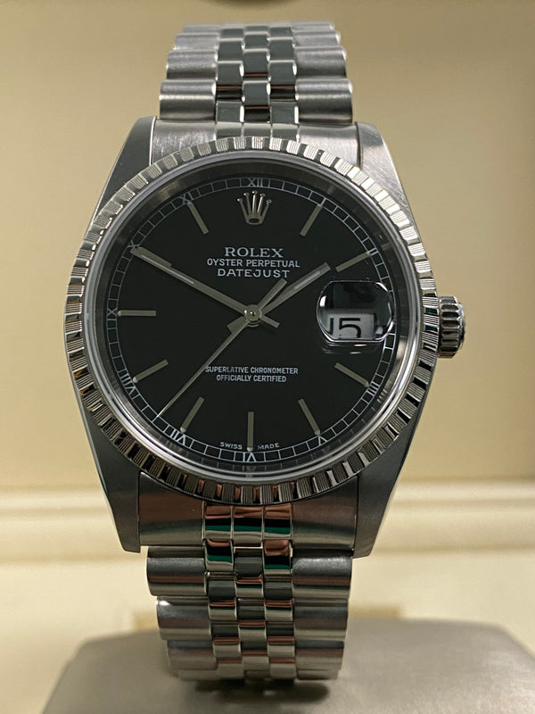 Rolex Datejust 36 - 2005 - Engine Turned Bezel - Black Dial - 16220 *FULL SET*