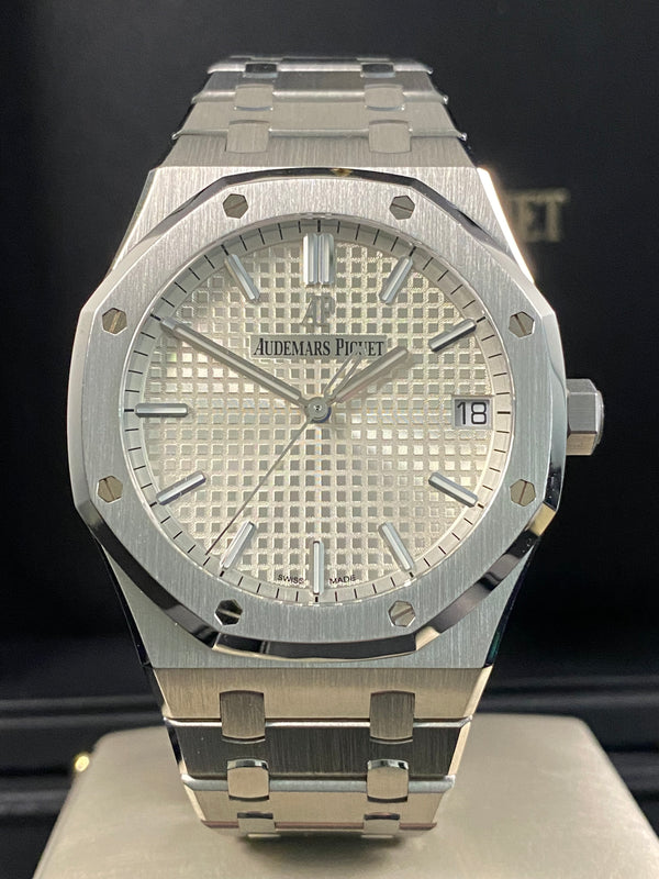 Audemars Piguet Royal Oak - 2020 - White Dial - 15500ST *FULL SET*