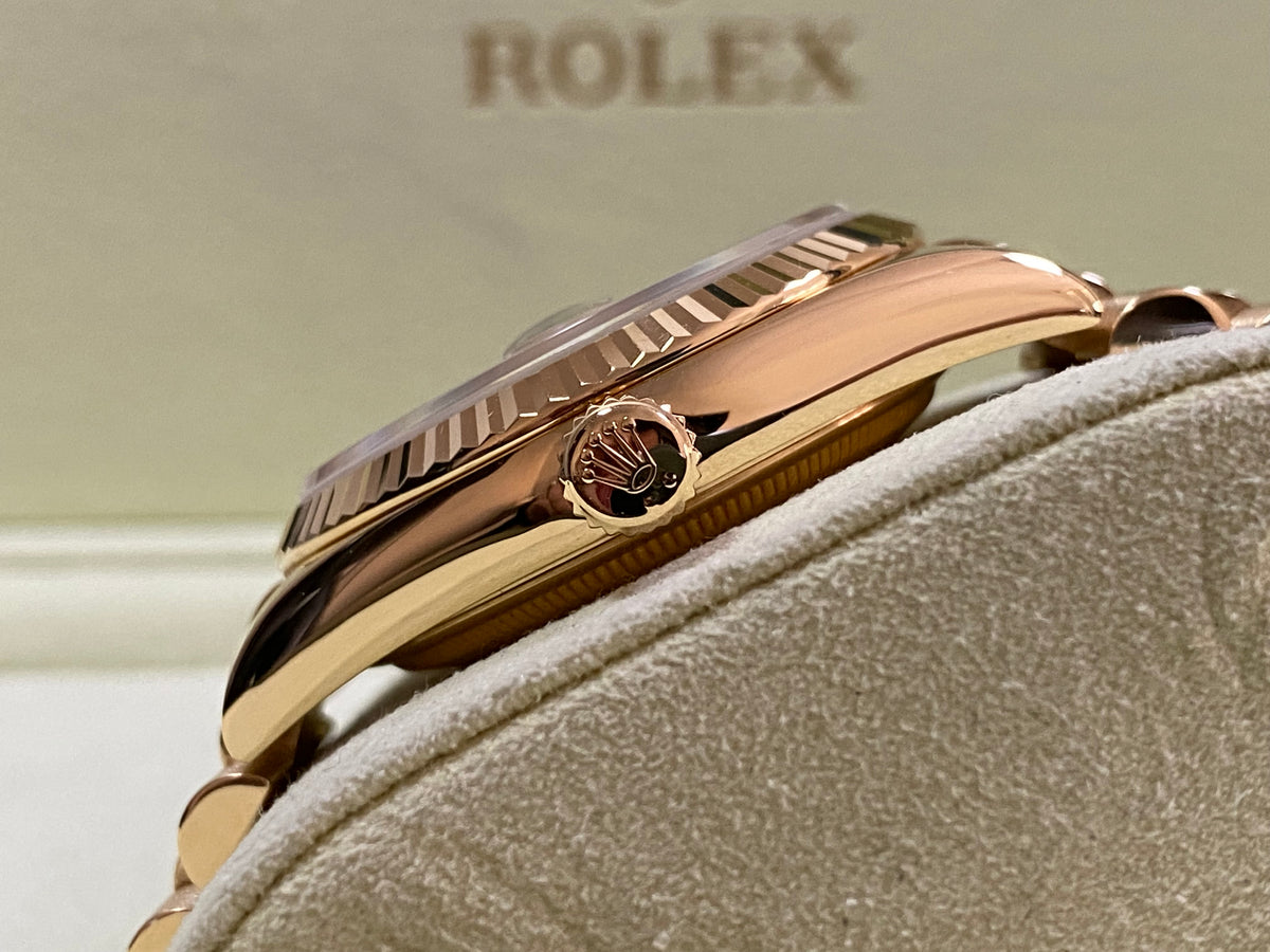 Rolex Yellow Gold Day-Date 36 - 2009 - Fluted Bezel - Factory Diamond Dial - President Bracelet - 118238