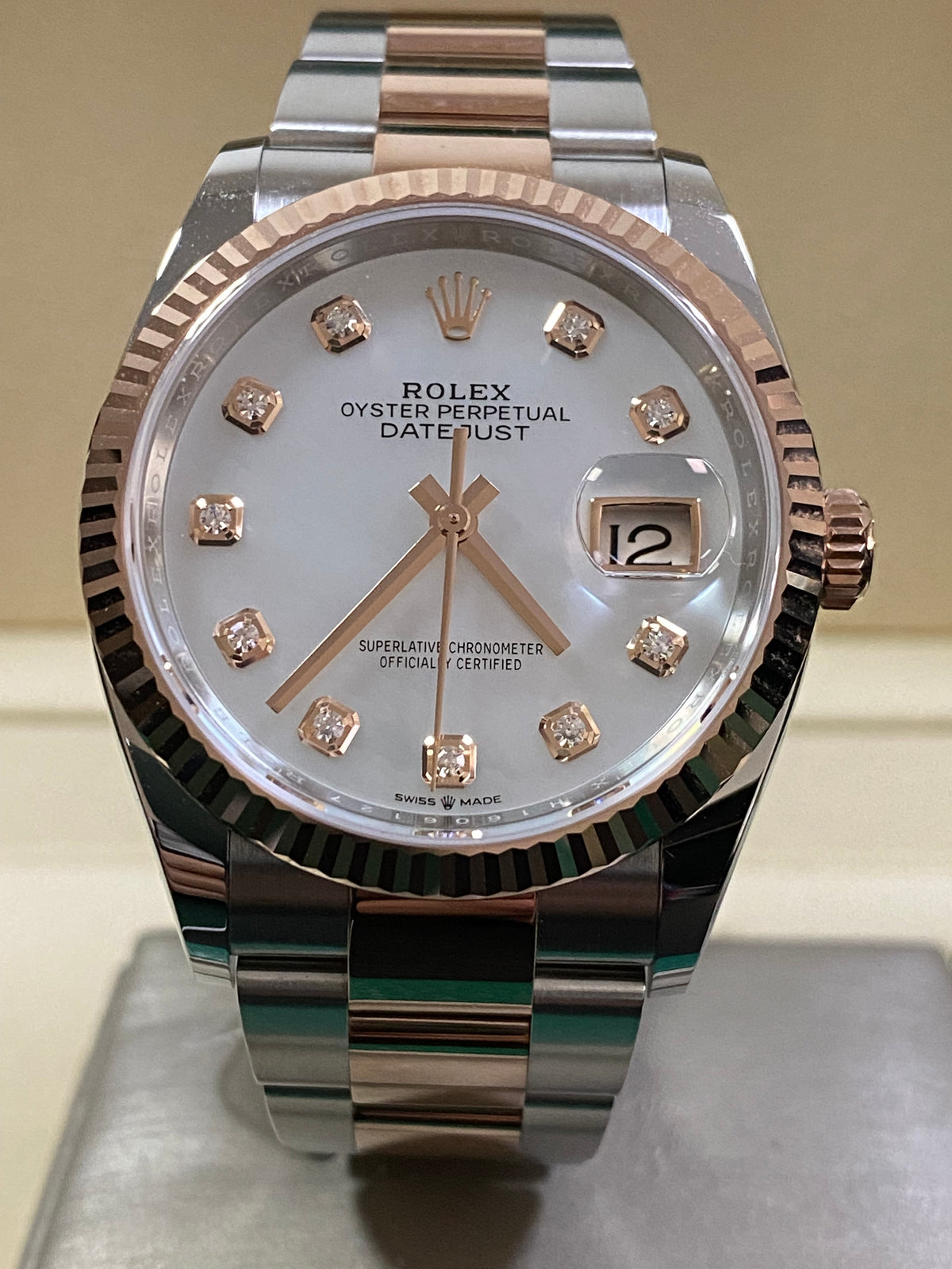 Rolex Steel and Everose Gold Datejust 36 - 2022 - Fluted Bezel - White Mother-Of-Pearl Diamond Dial - Oyster Bracelet - 126231 FULL SET