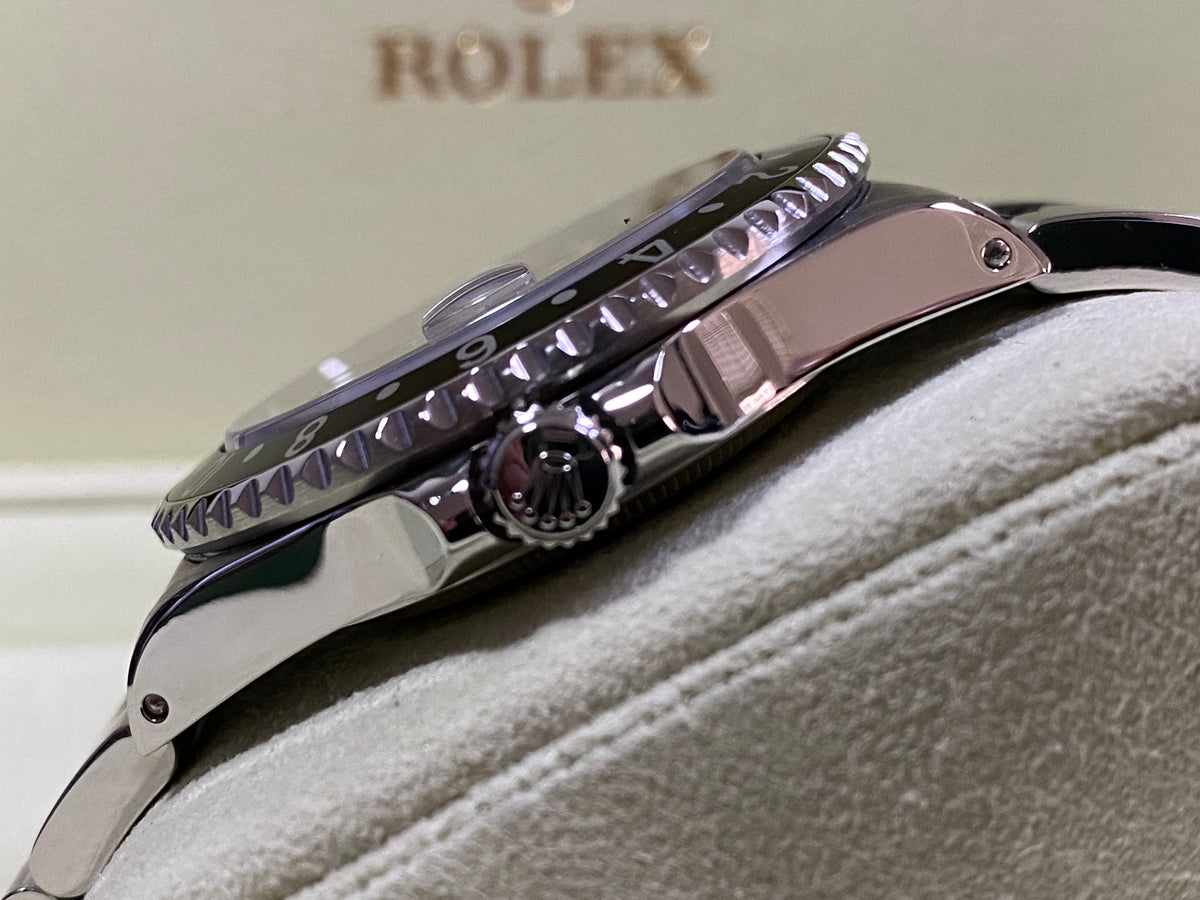 Rolex Steel GMT-Master II - U Serial - Pre Ceramic Bezel - Black Dial - Oyster Bracelet - 16710