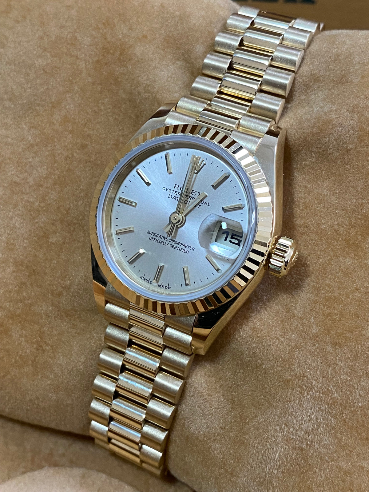 Rolex Yellow Gold Lady-Datejust 26 - L Serial - Fluted Bezel - Champagne Index Dial - President Bracelet - 69178