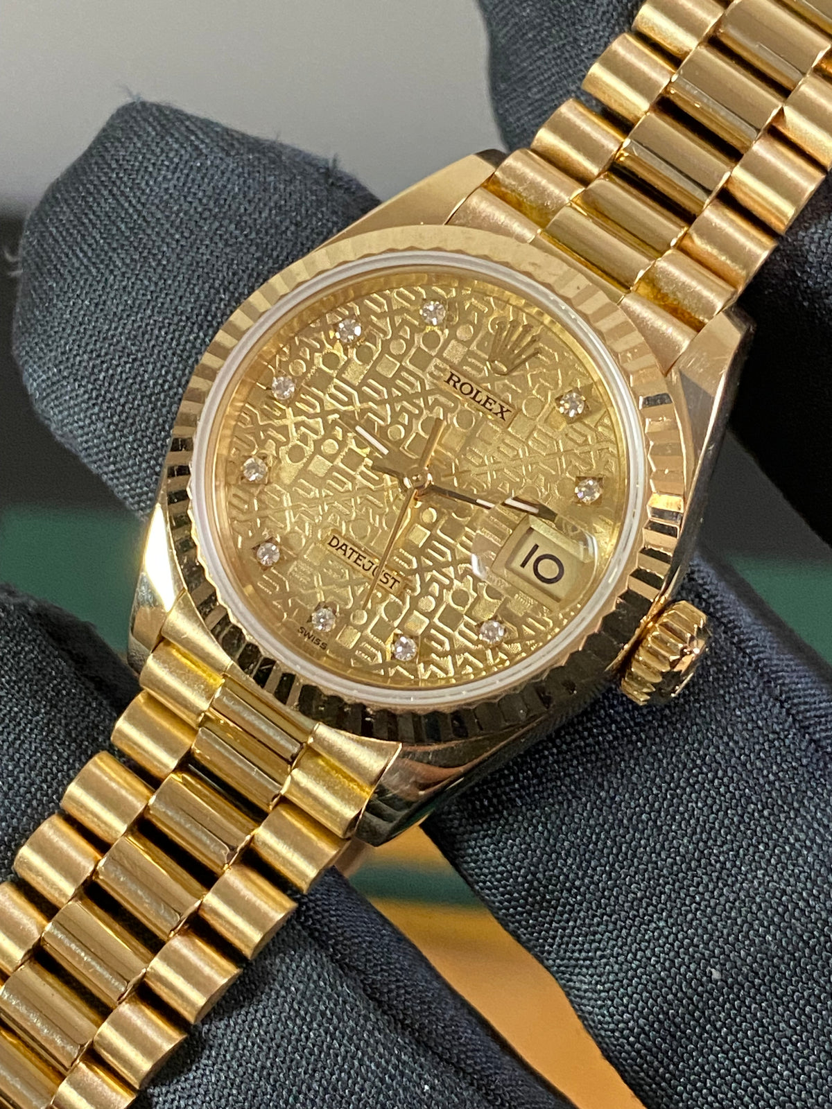 Rolex Yellow Gold Lady-Datejust 26 - S Serial - Fluted Bezel - Factory Diamond Dial - President Bracelet - 69178