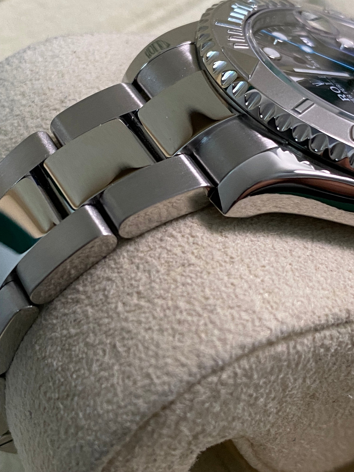 Rolex Steel and Platinum Rolesium Yacht-Master 37 - 2024 - Dark Rhodium Dial - 268622 *FULL SET*