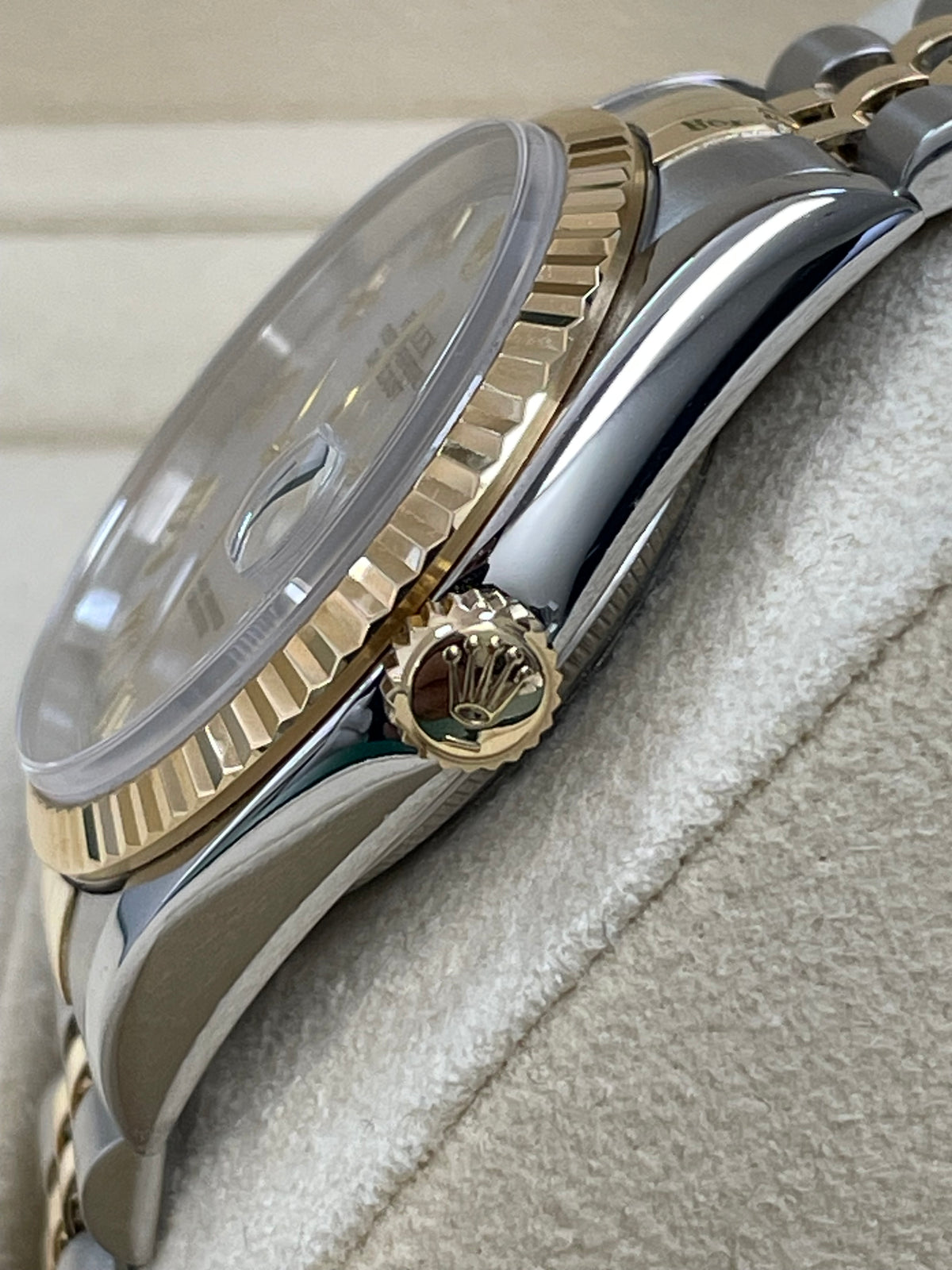 Rolex Steel and Yellow Gold Datejust 36 - U Serial - Fluted Bezel - Mother of Pearl Roman Dial - Jubilee Bracelet - 16233